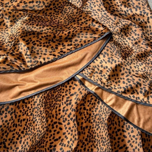 Marallis Collection  Leopard Print Poncho Cape - Picture 9 of 11